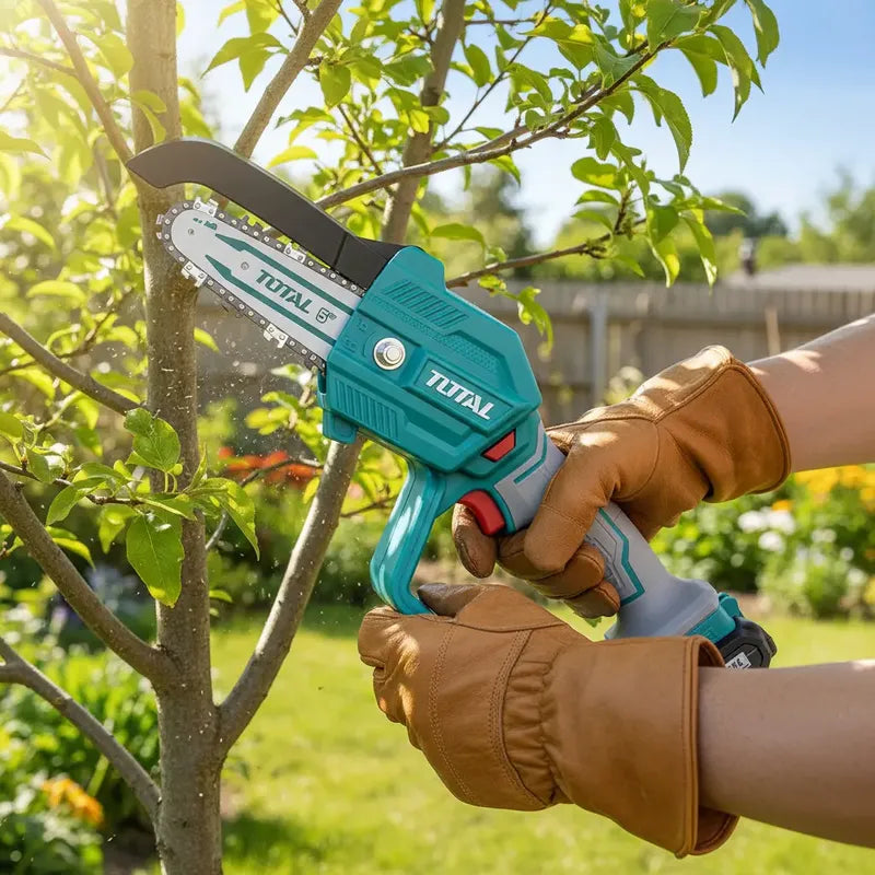 Mini Motosierra De Mano Inalámbrica Total Tgsli20581 Turquesa 5 Pulgadas 130mm Jardín Poda Con 1 Batería 2.0ah Litio-ion Y Cargador